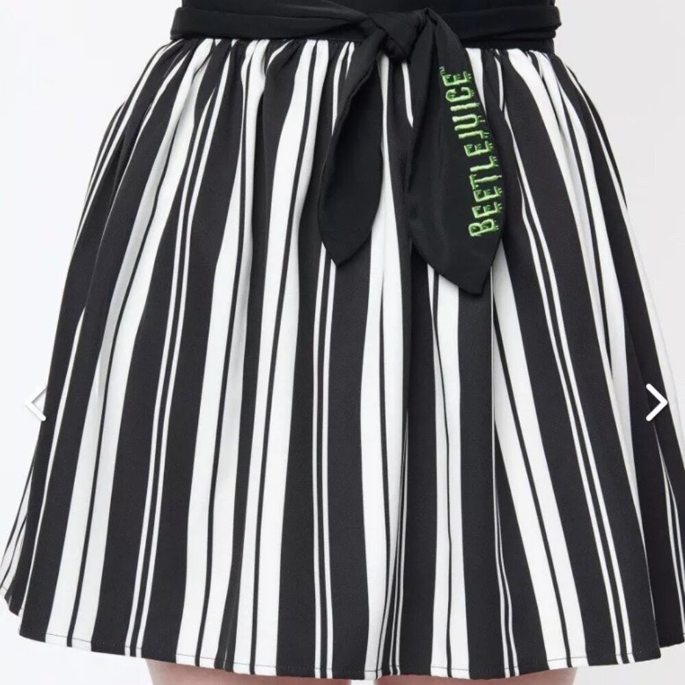 NWT M 6/8 Unique Vintage x Beetlejuice Black & White Striped Skirt